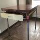 Table en formica avec sa chaise et son tabouret imitation palissandre