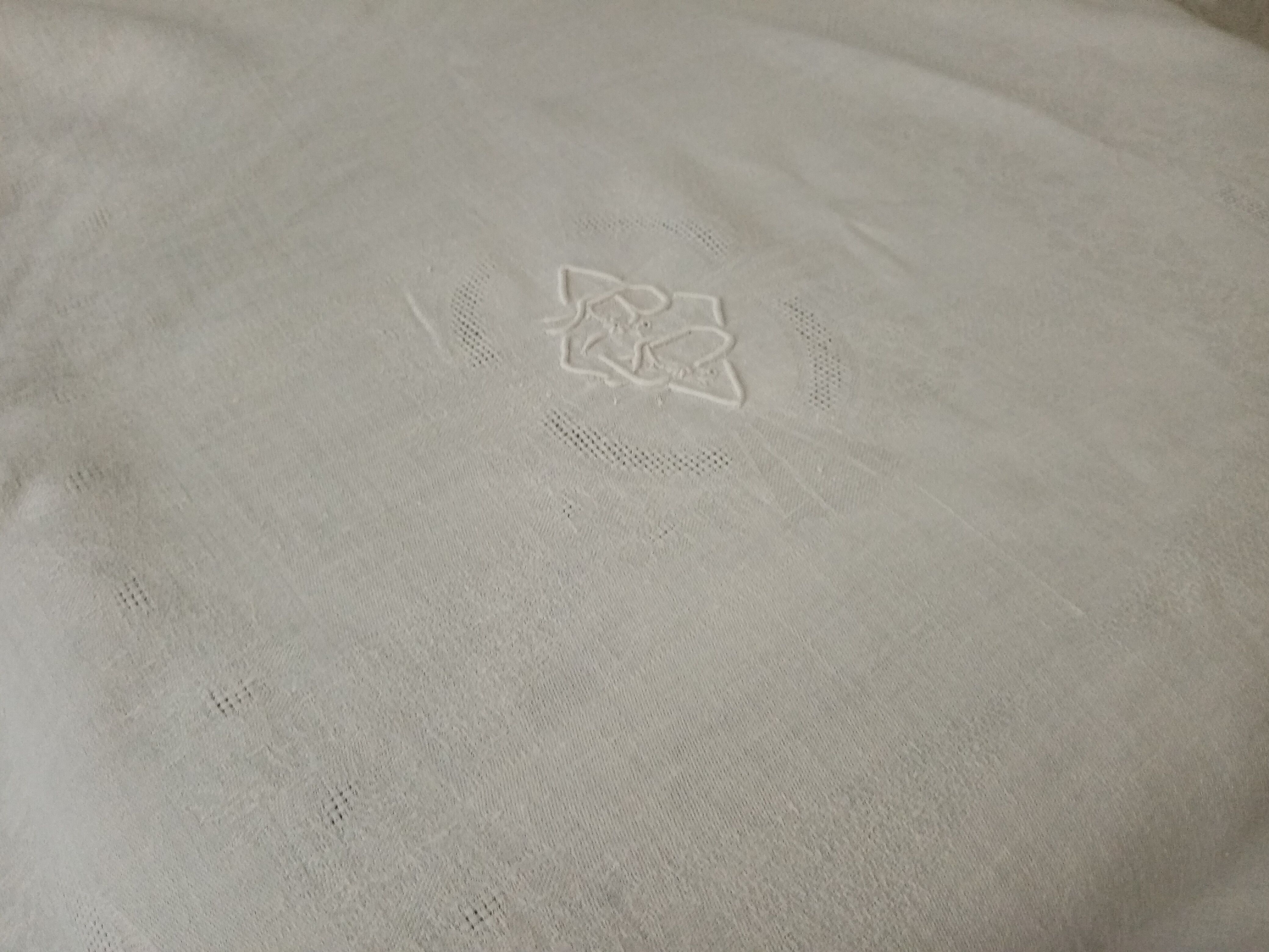 Ancient tablecloth, 12 embroidered towels monogram RD damasse de roses , friezes art deco