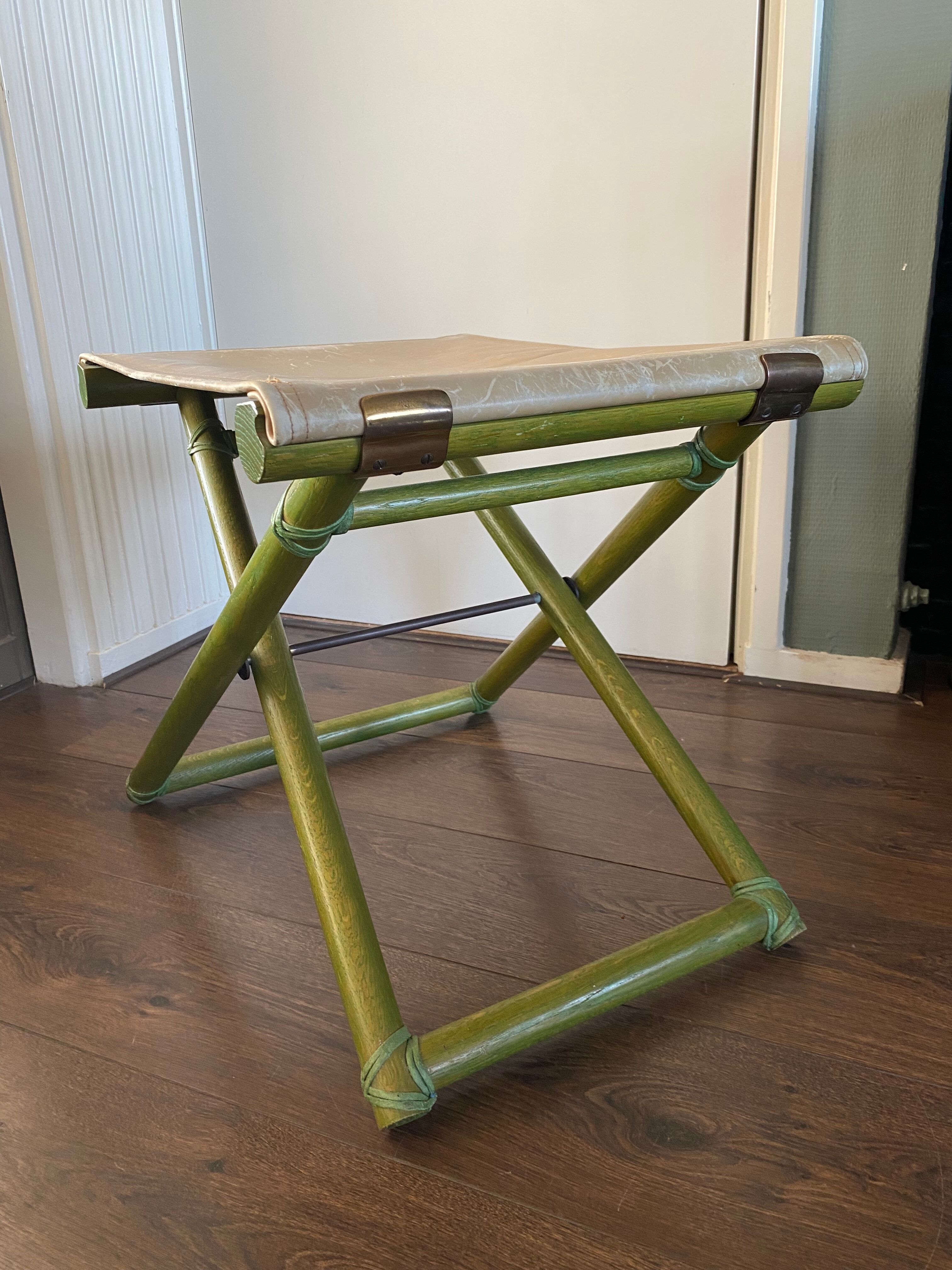 Tabouret pliable vintage Regency en hêtre italien et cuir
