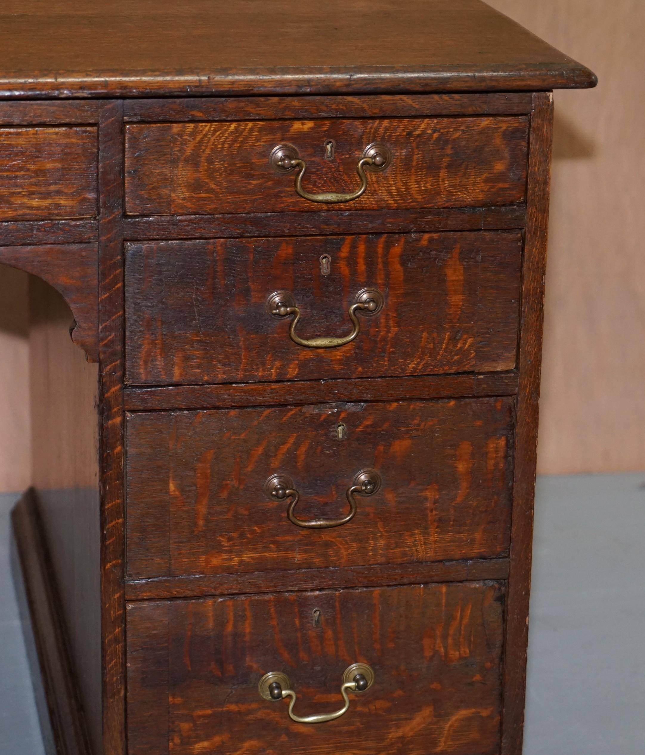 Bureau partenaire double face à deux caissons Gillows Lancaster chêne moucheté