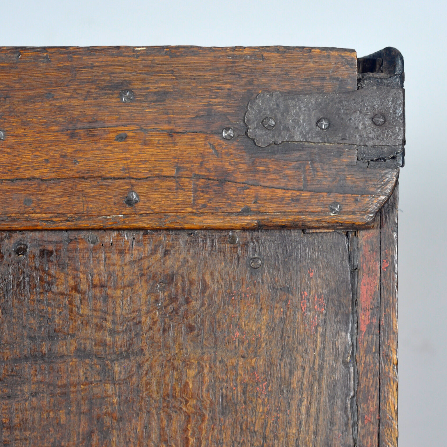 Basque oak storage cabinet, 17th century