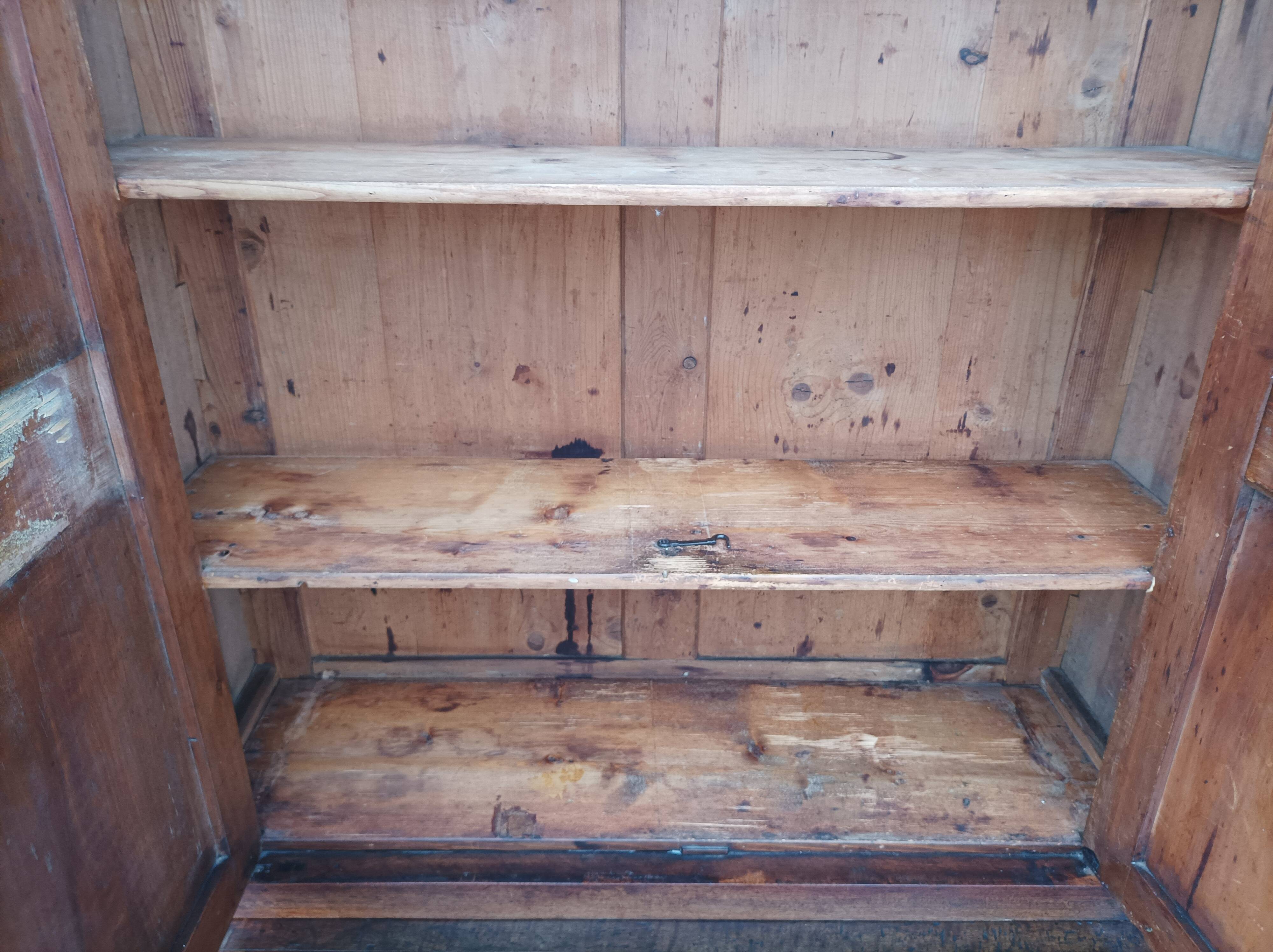 Buffet Louis XIII en noyer