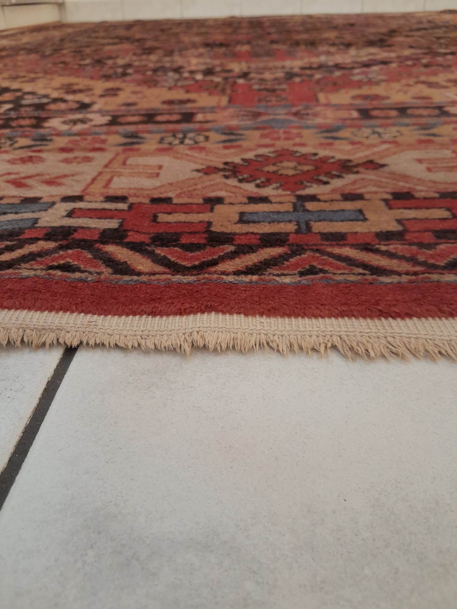 Handmade Sinkiang rug 279x204cm