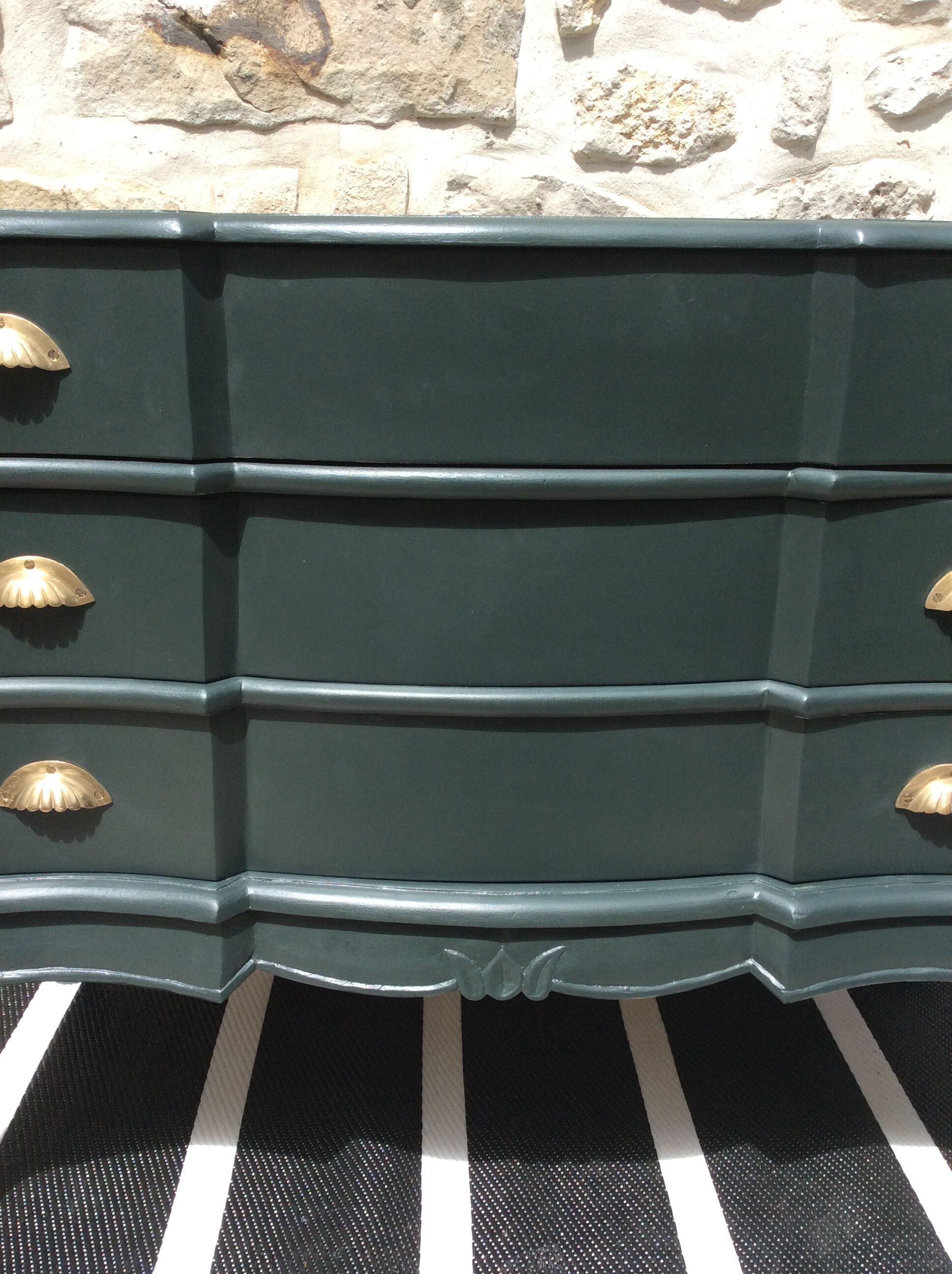 Chest of drawers crossbow