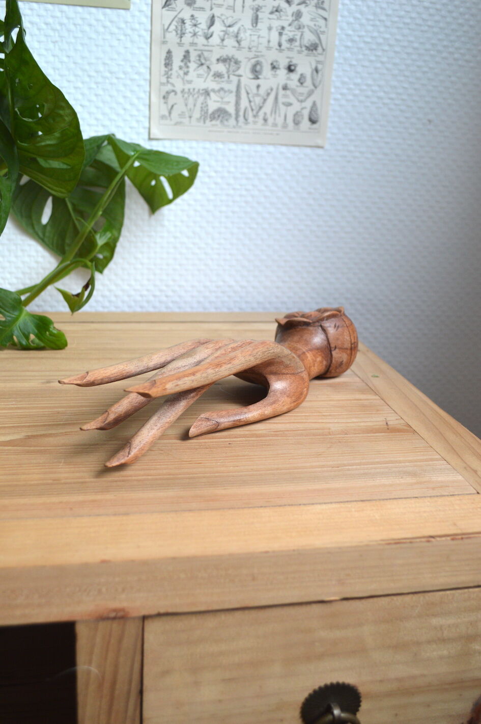 Hand of Buddha baguier carved wood