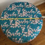 Large pouf on wheels