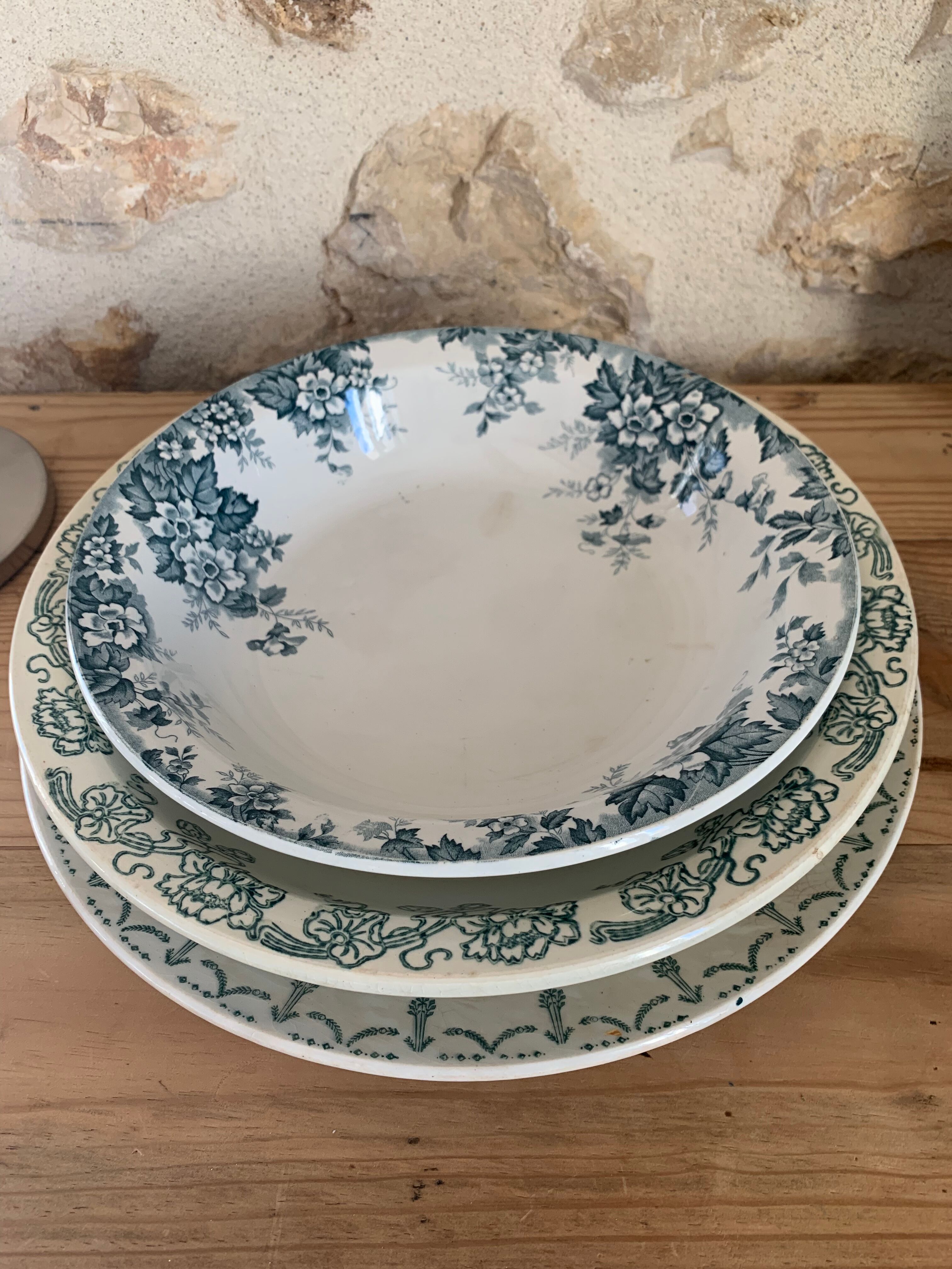 Round dish st Amand and Hamage "Marie-Louise"