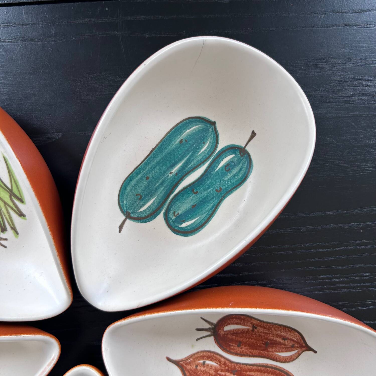 Service de 5 coupelles décor légumes