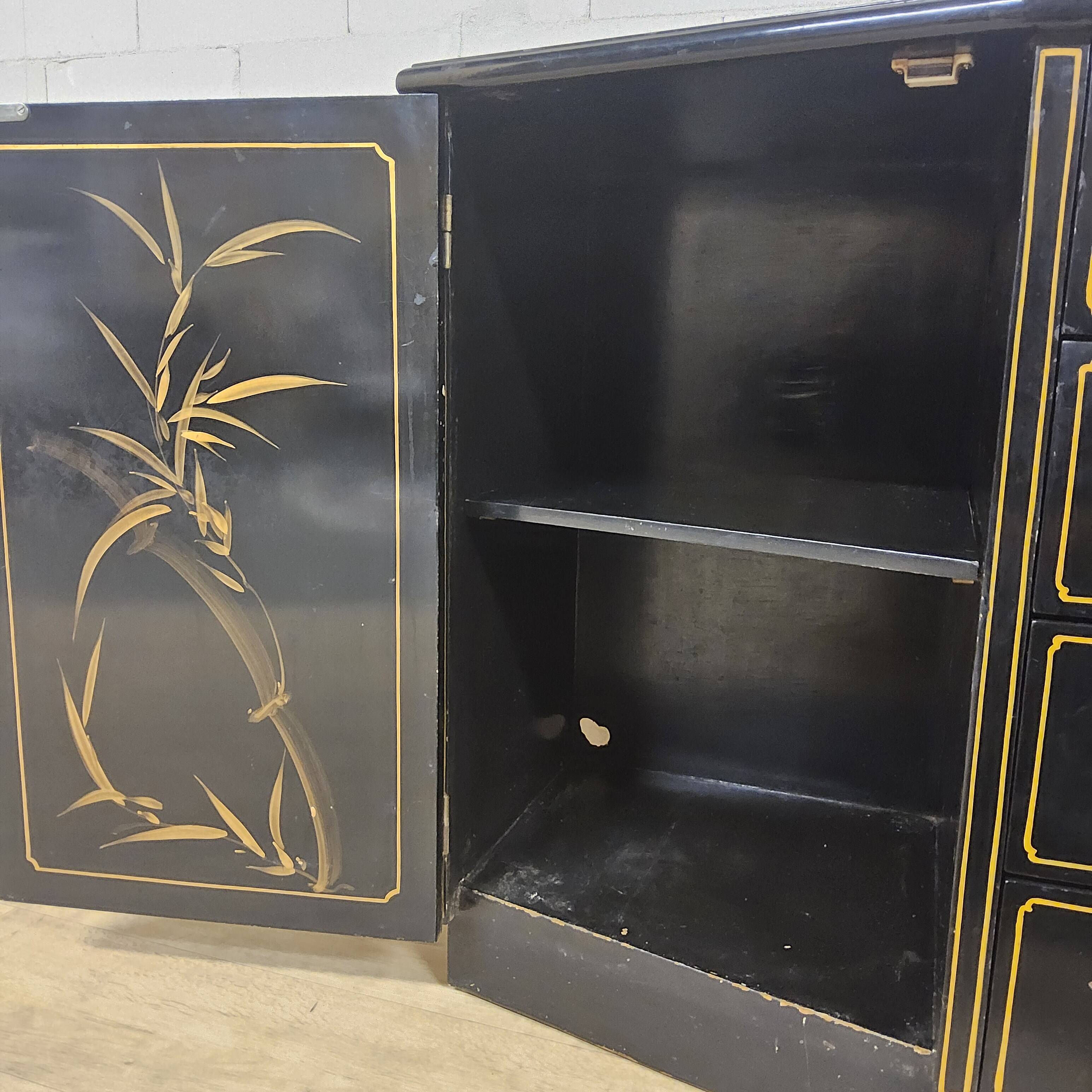 Vintage Chinese sideboard / lacquer cabinet (black / birds) Bohemian