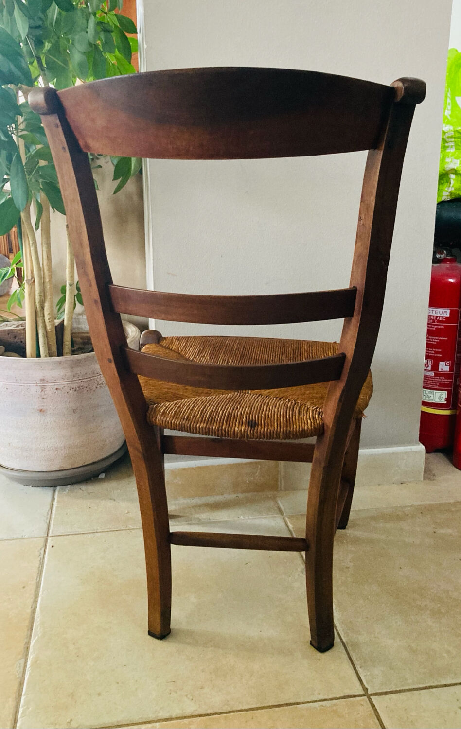 Louis Philippe straw chair from the 19th century in solid walnut, dowelled.