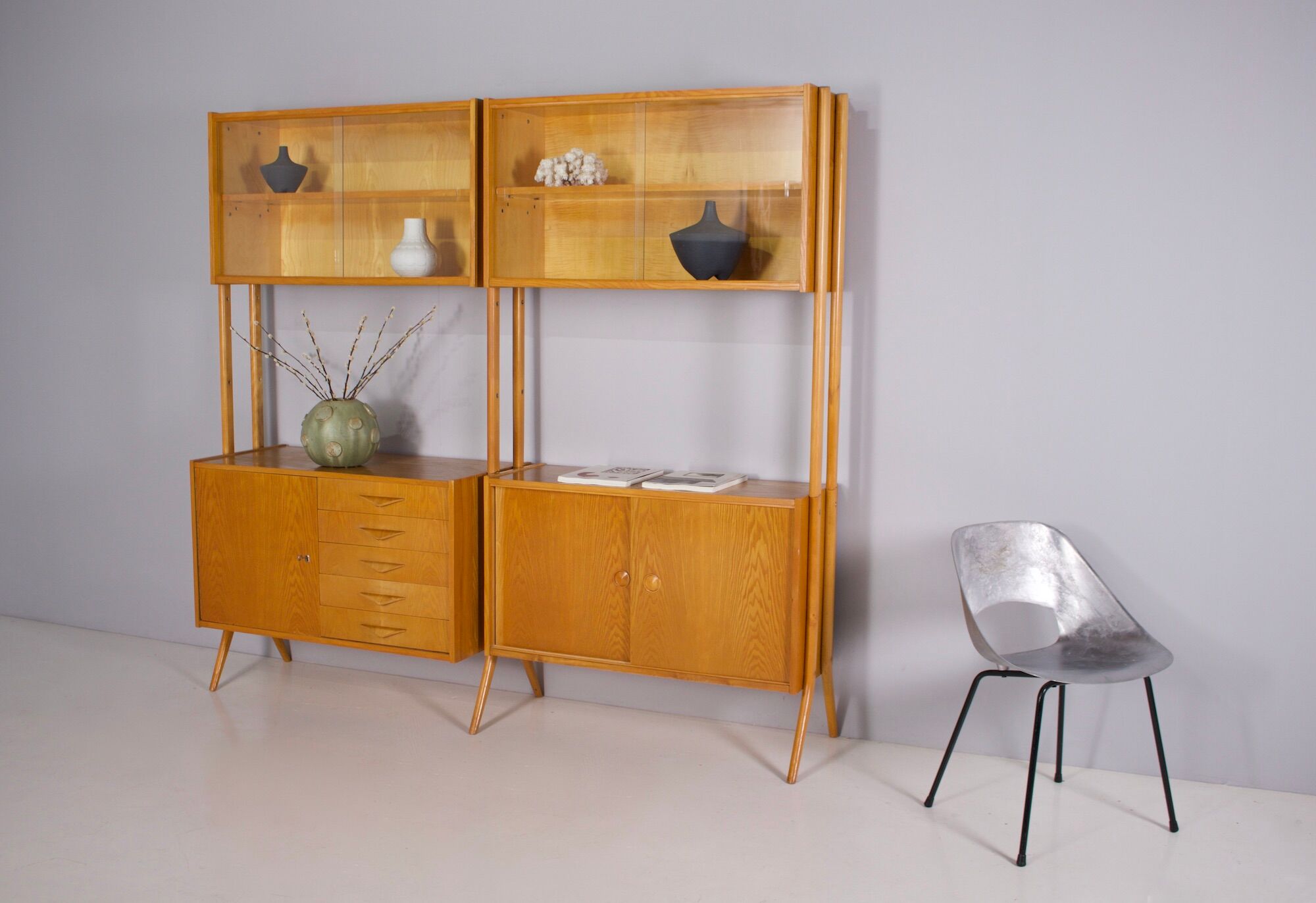 Double shelf on feet 1960's