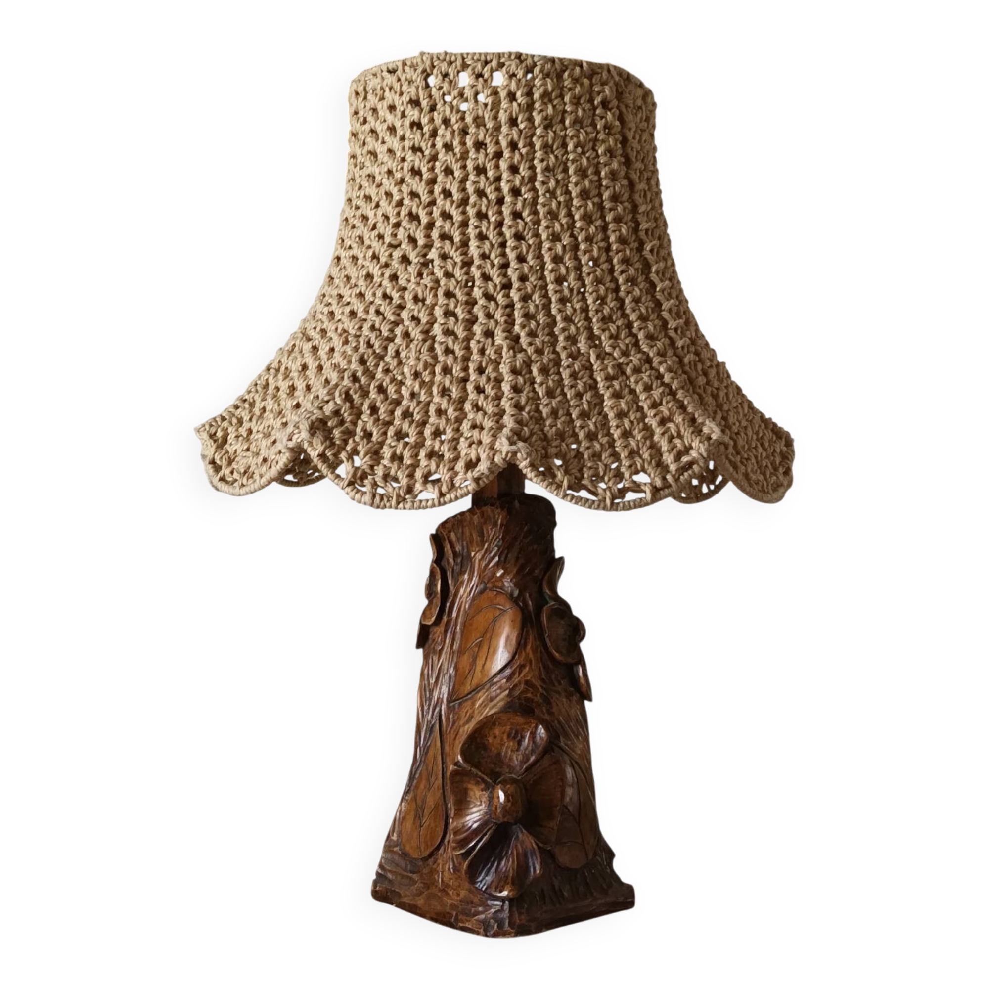 Sculpted wooden table lamp with vintage cord