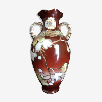 Vase Art Nouveau en céramique, motifs floraux, rehauts dorés