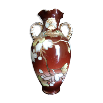 Vase Art Nouveau en céramique, motifs floraux, rehauts dorés