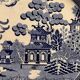 Grand plat en faïence fine bleu et blanc à décor chinoisant – XIXe