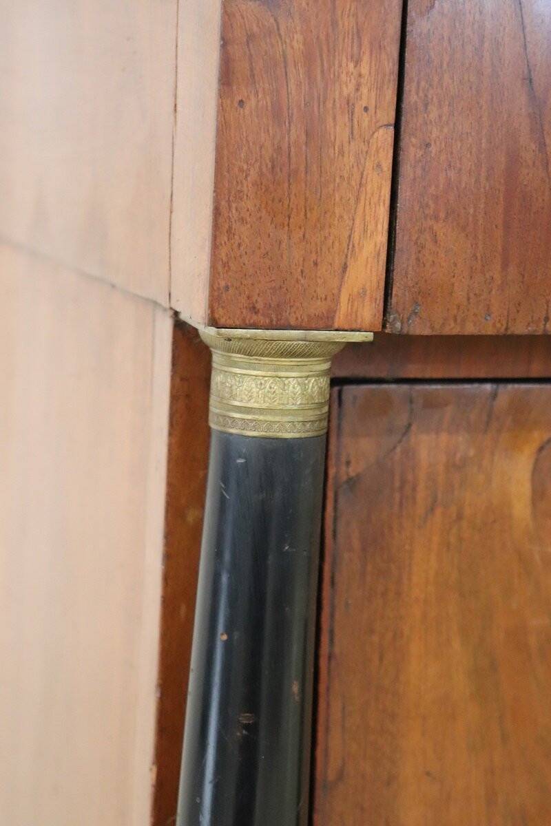 Antique nightstand in walnut, Italy early 19th century