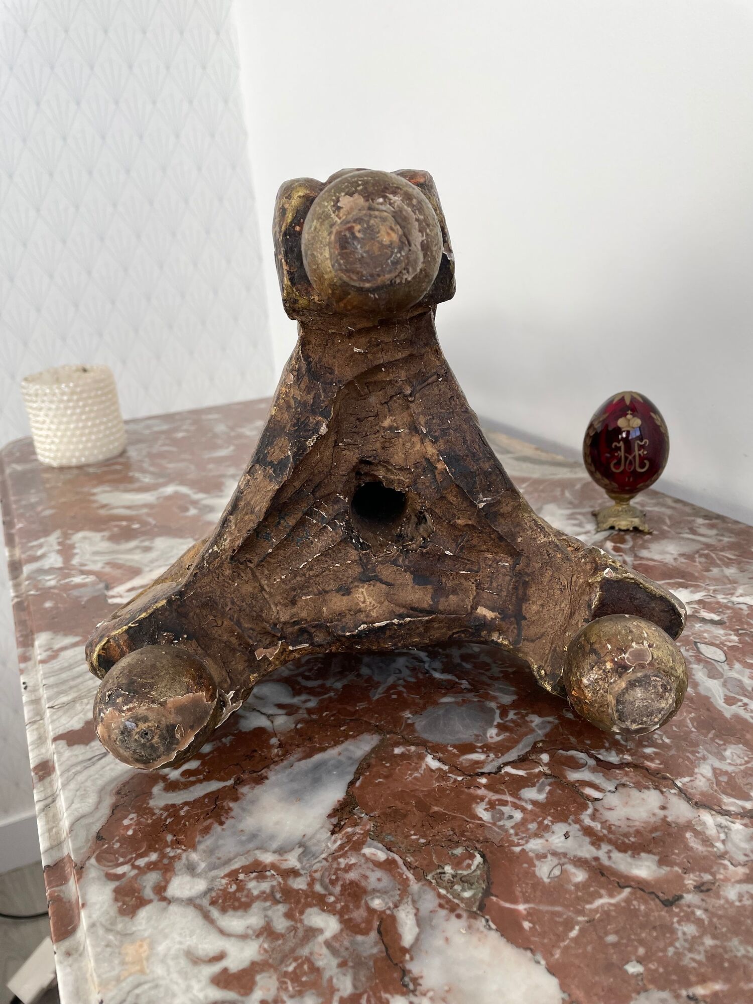 Candle picnic gilded and carved wood tripod feet, eighteenth century