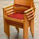 4 chaises empilables design Hans Wegner