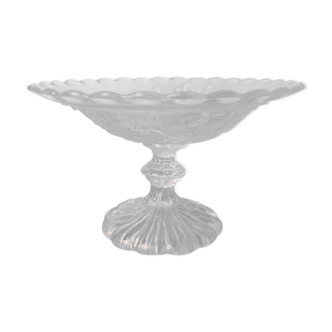 Coupe sur pied en verre moulé