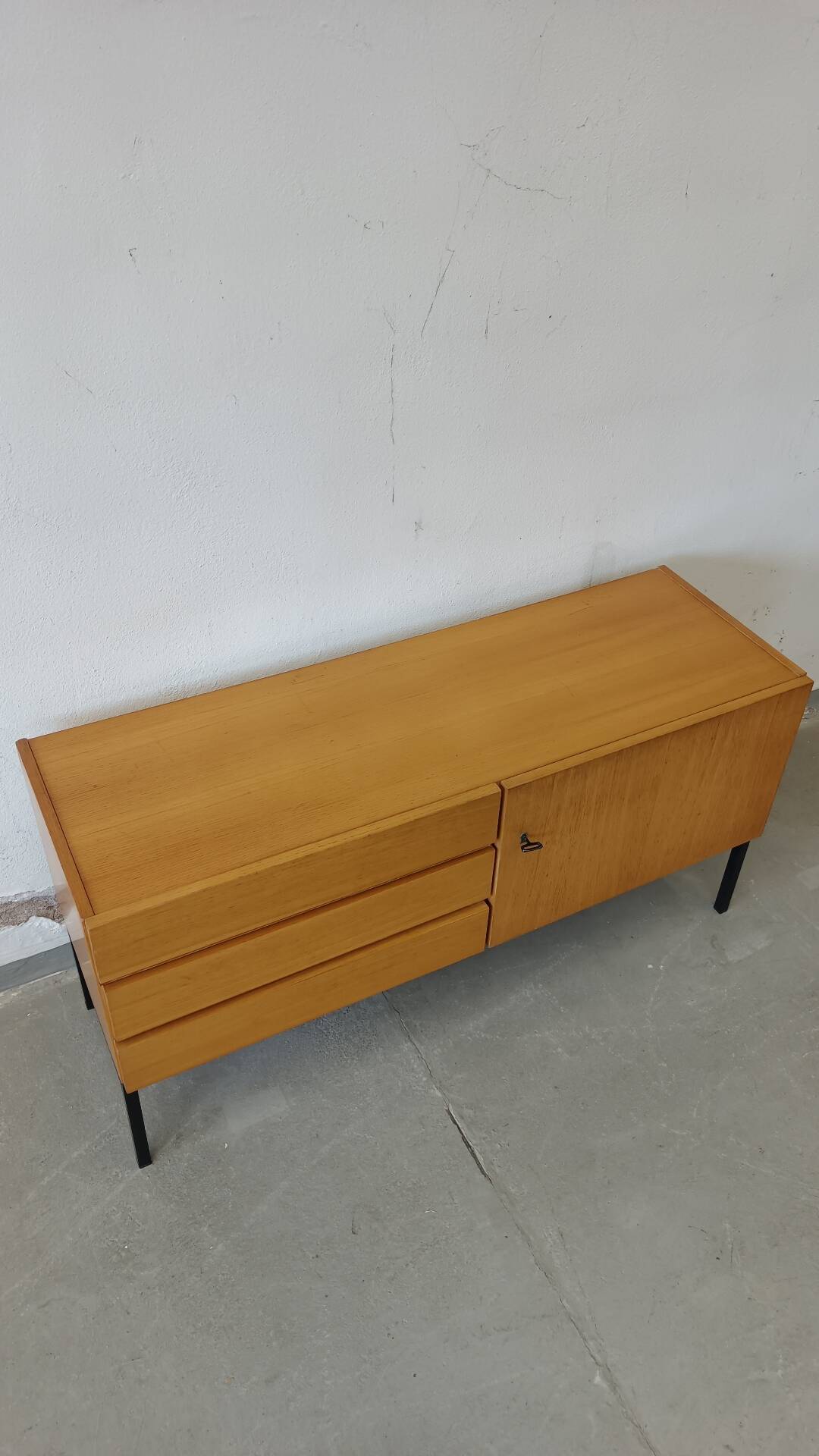 Modernist buffet