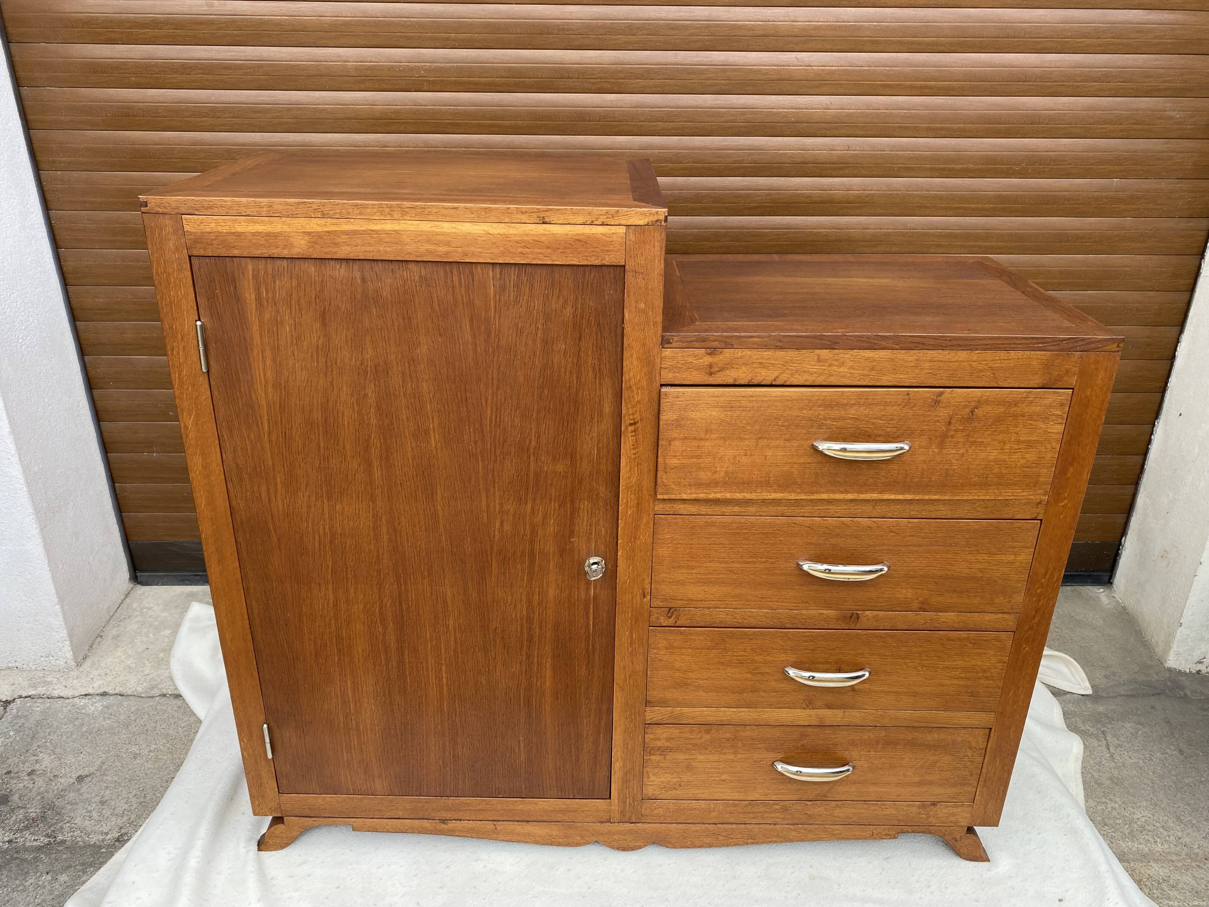 Petite armoire-commode asymétrique vintage