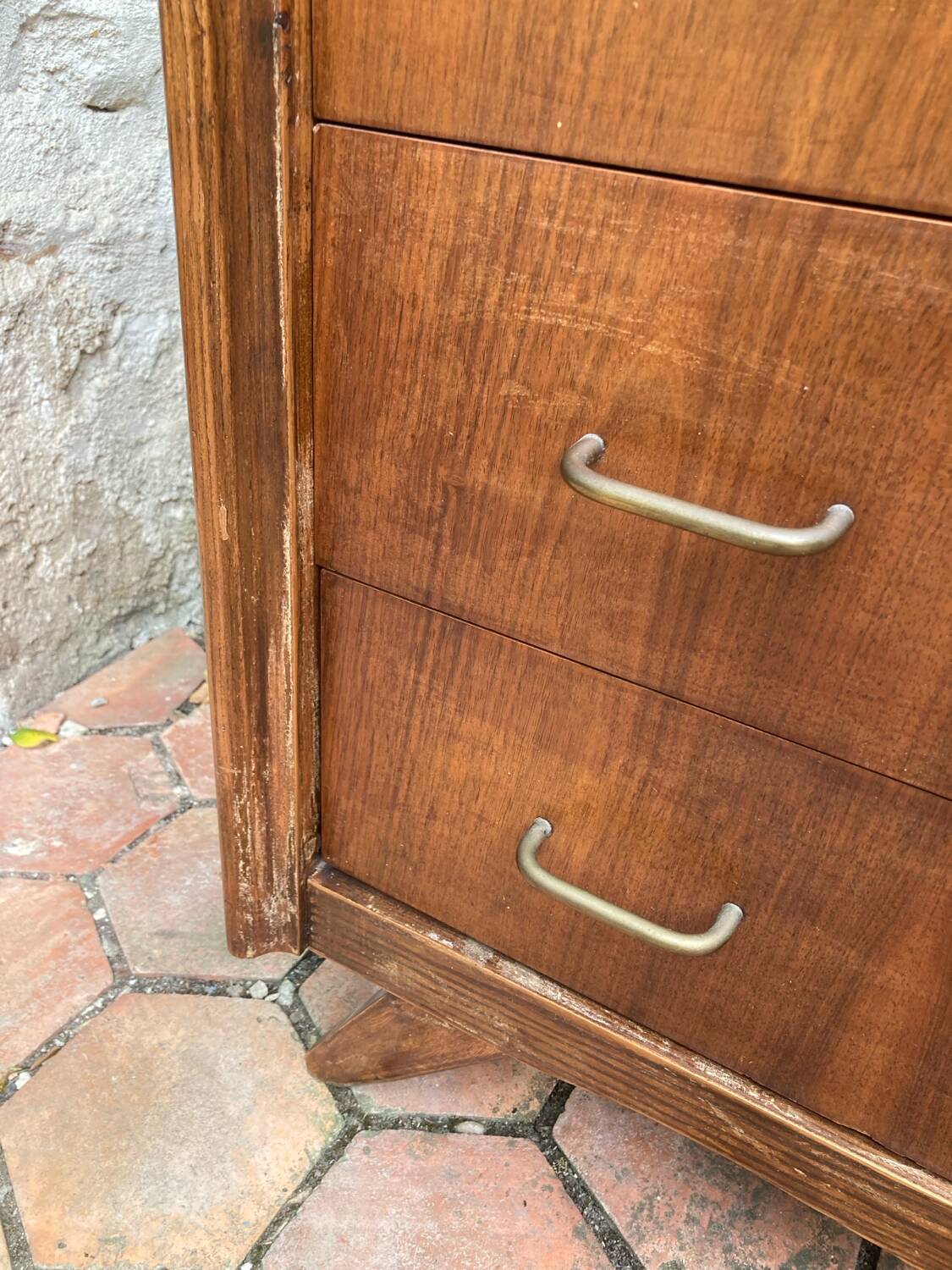 Compass leg chest of drawers