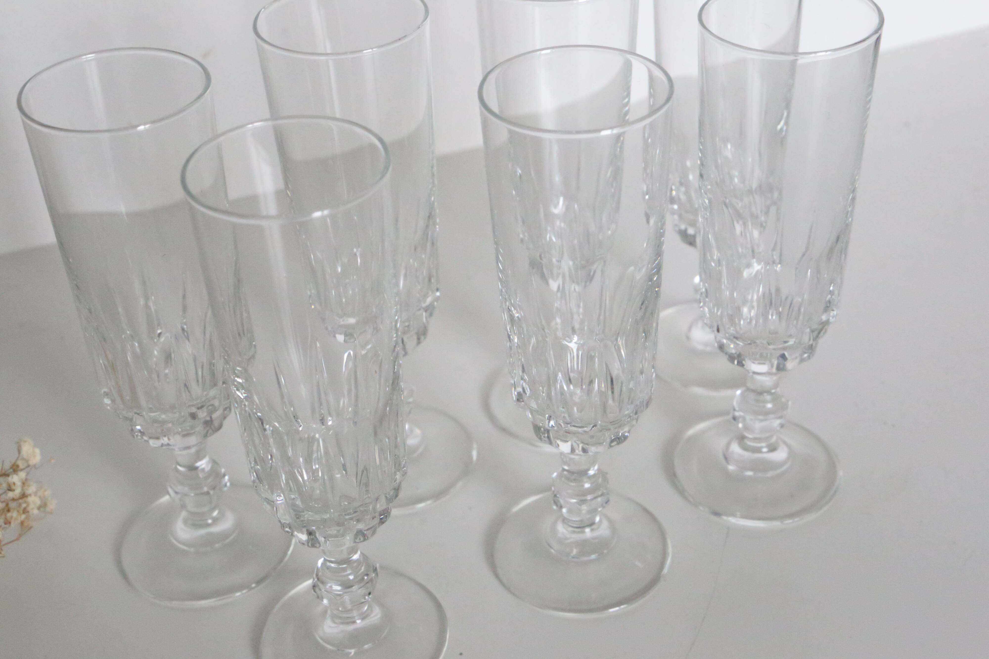 Ensemble de 7 flutes à champagne, verre, vintage