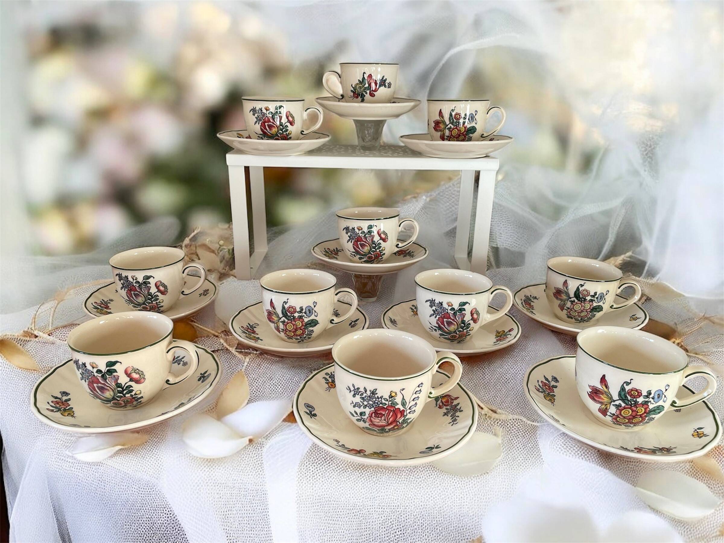 Service de tasses à café anciennes  en faïence de Villeroy & Boch