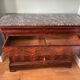 Commode en acajou Louis-Philippe du 19ème siècle avec plateau en marbre