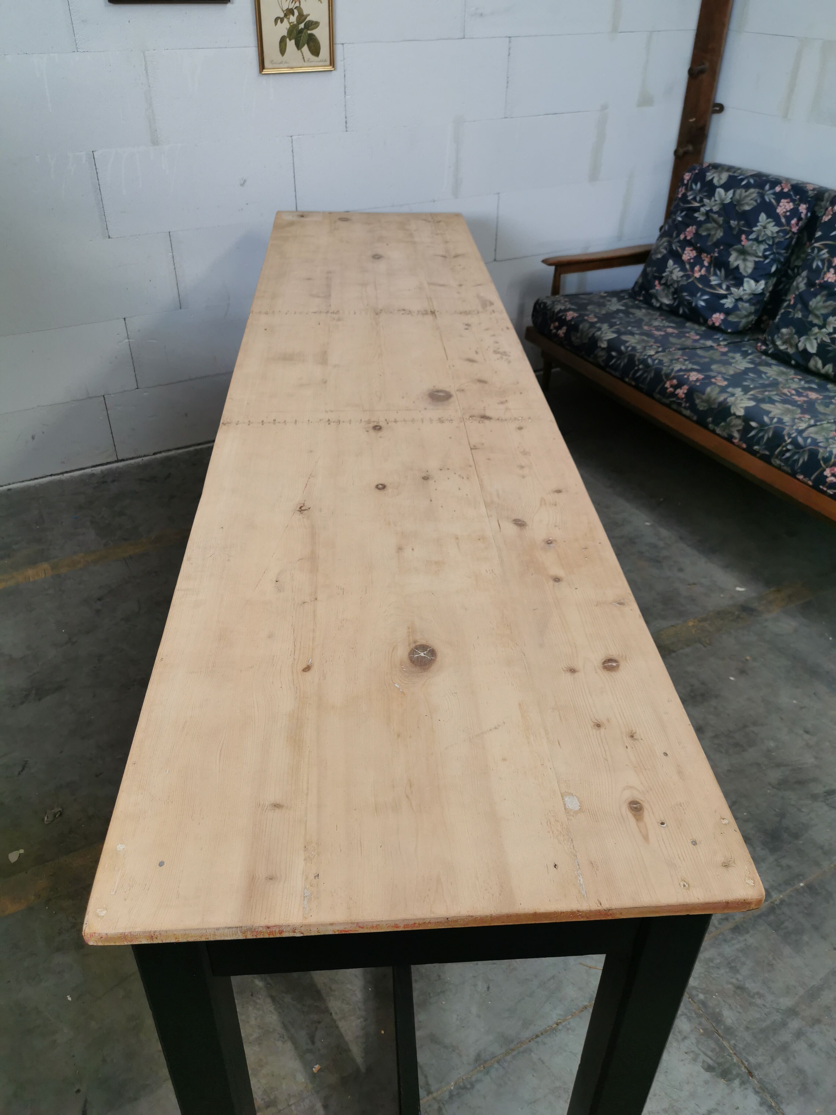 Farmhouse table 10 to 12 people