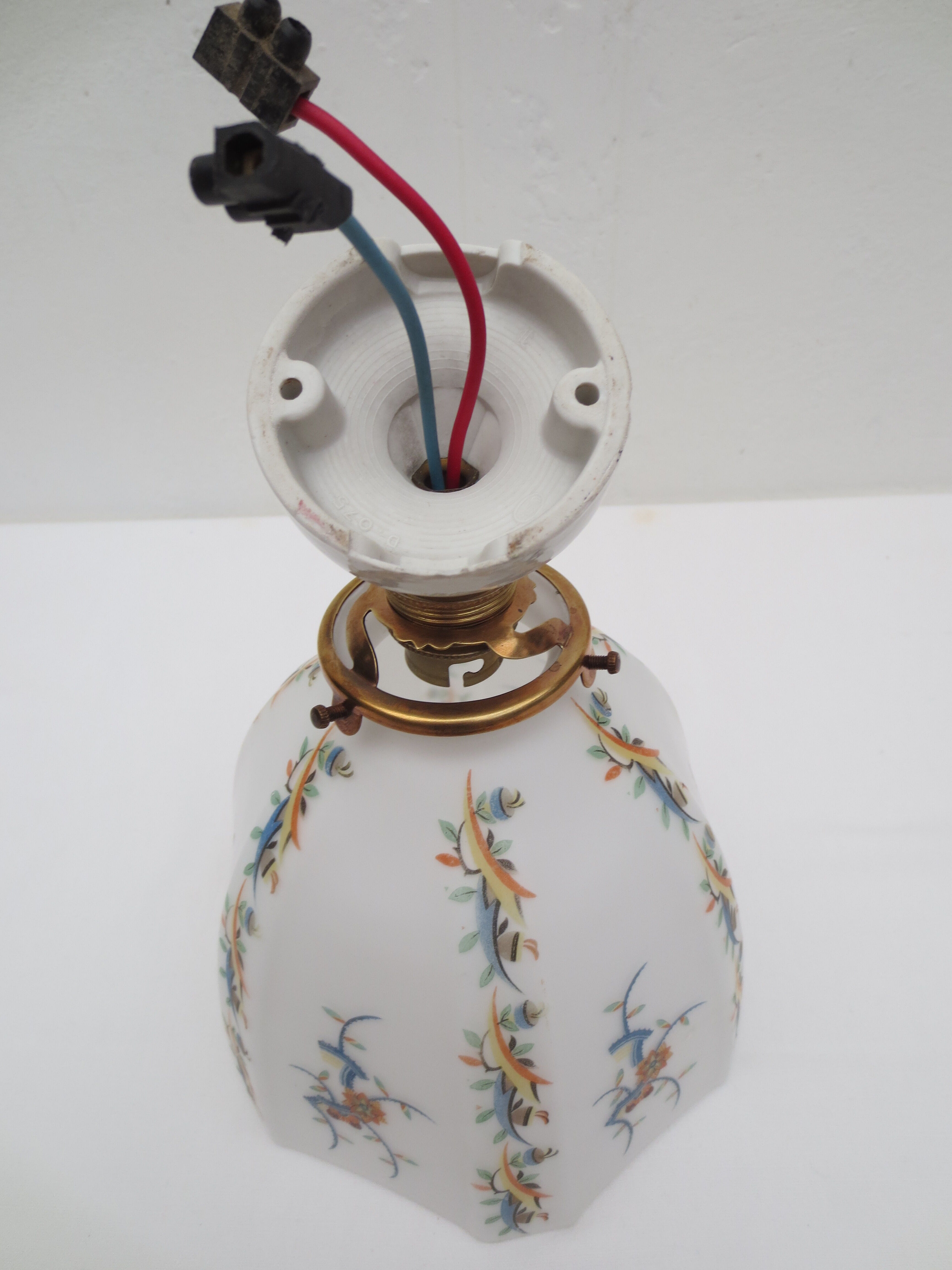 Old wall lamp 45° and its tulip lampshade decorated with flowers