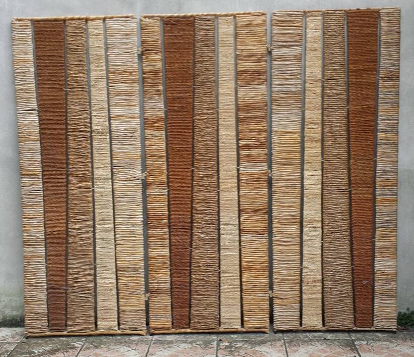 Straw and woven rope screen with metal structure