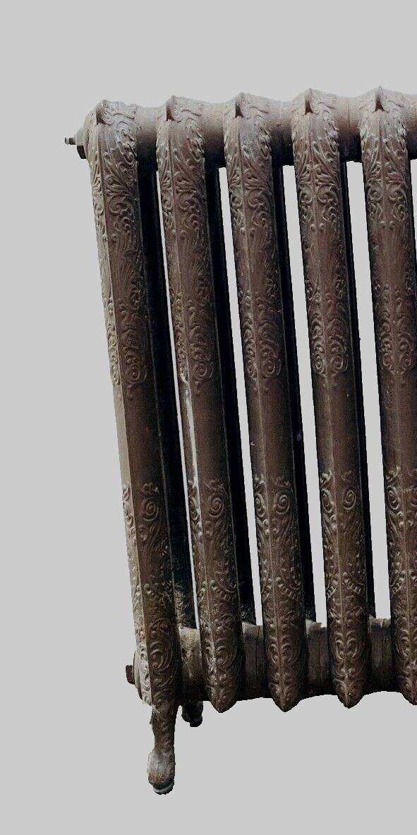 Radiateur ancien a lames fleuries en fonte de fer XX siècle