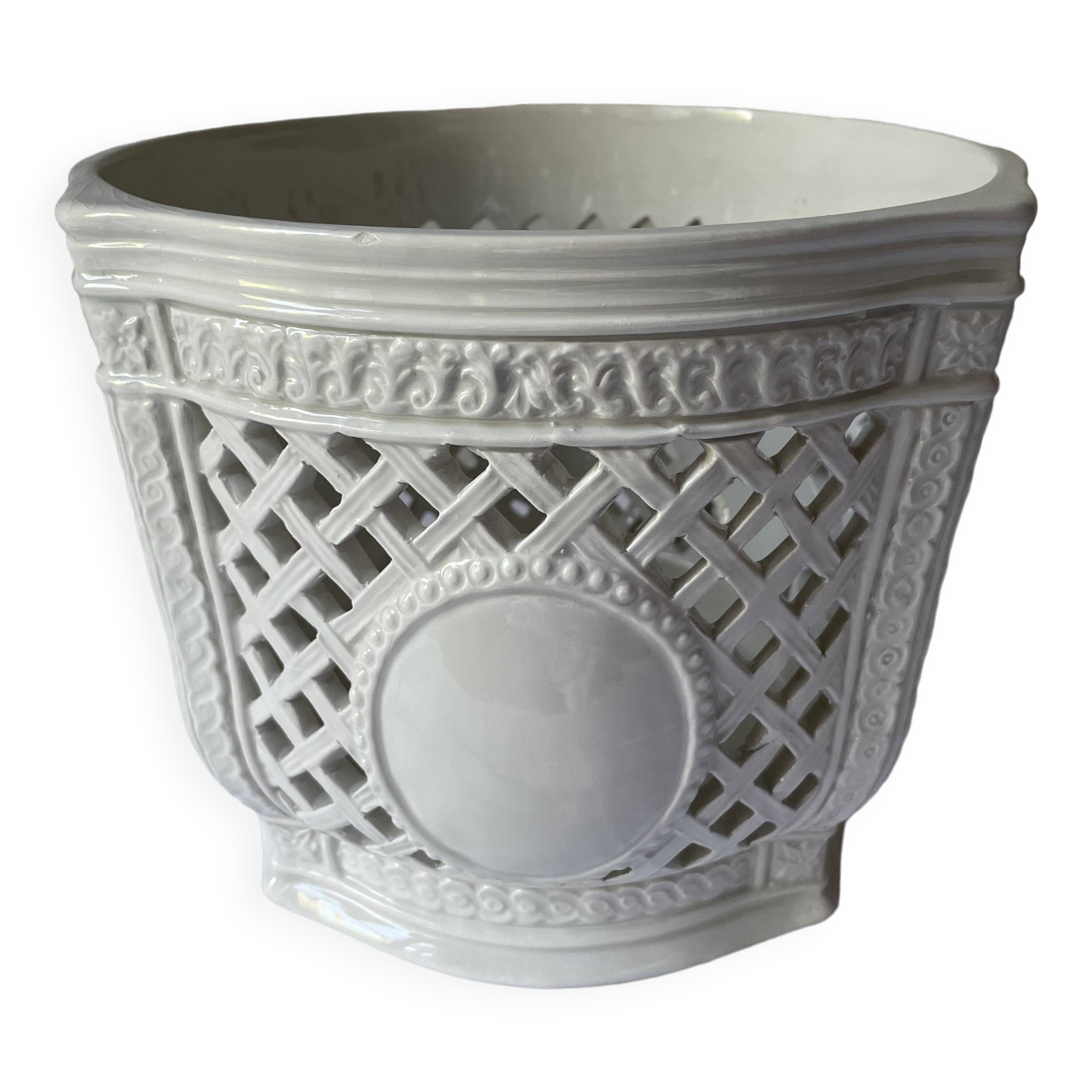 Reticulated pot cover in Italian porcelain