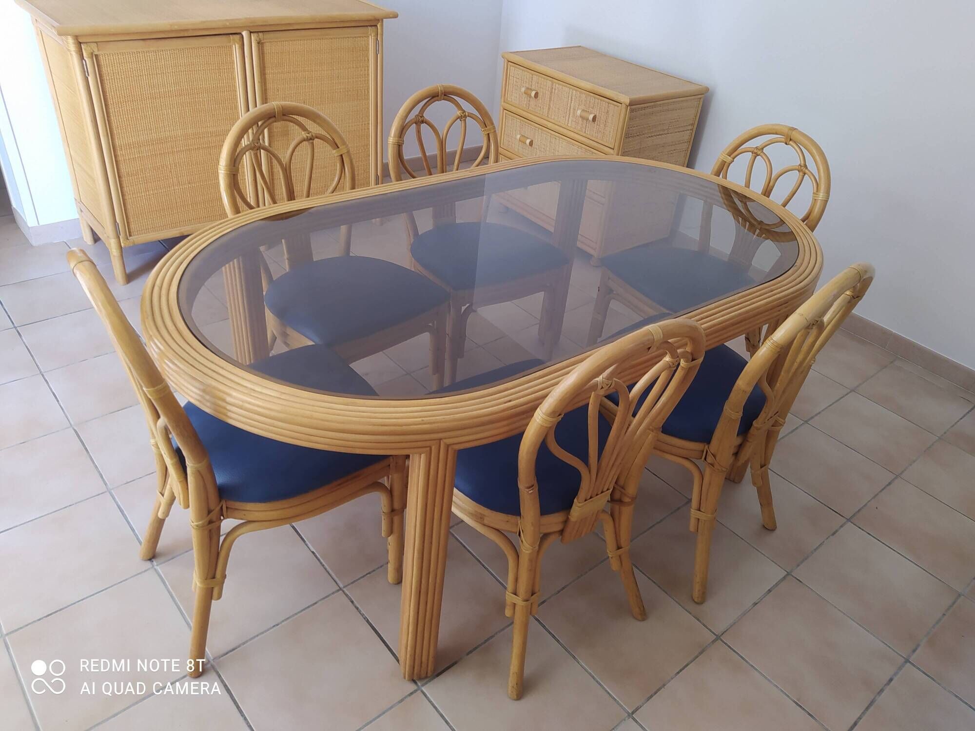 Table de salle à manger en rotin avec 6 chaises en rotin assorti