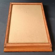 Deux plateaux en bois et verre