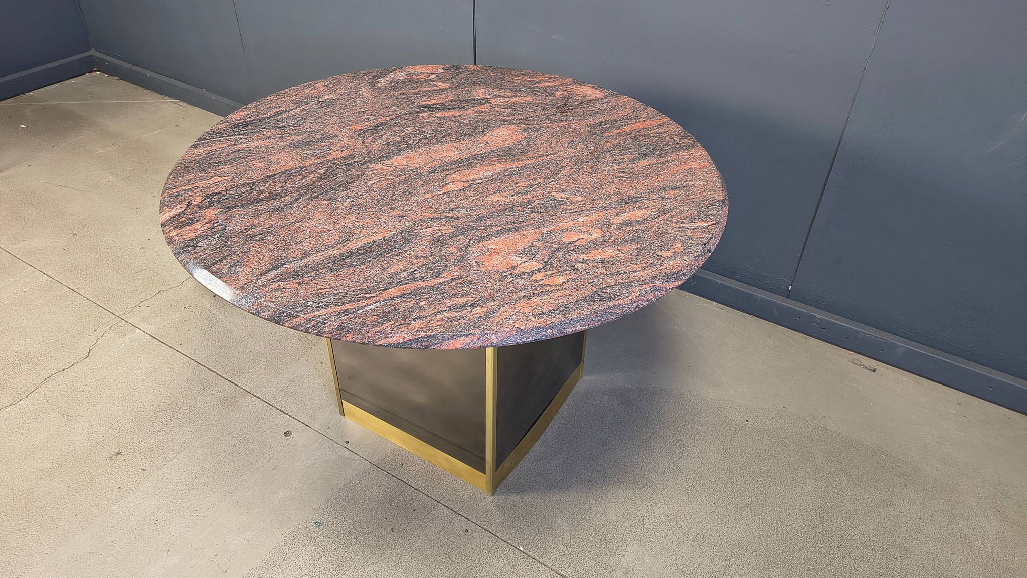 Table centrale en granit et laiton de Belgochrom, années 1970