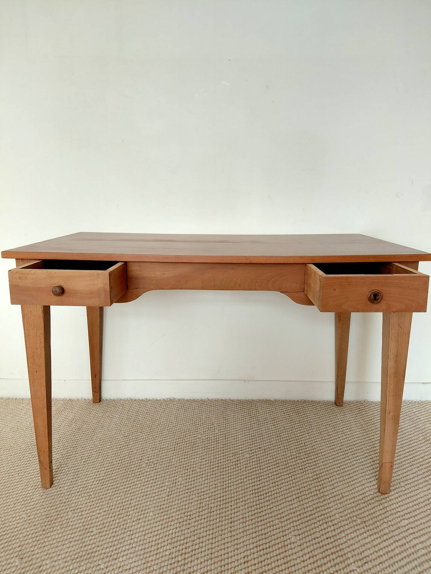 Bureau ancien à double tiroir, pieds gainés, XIXème