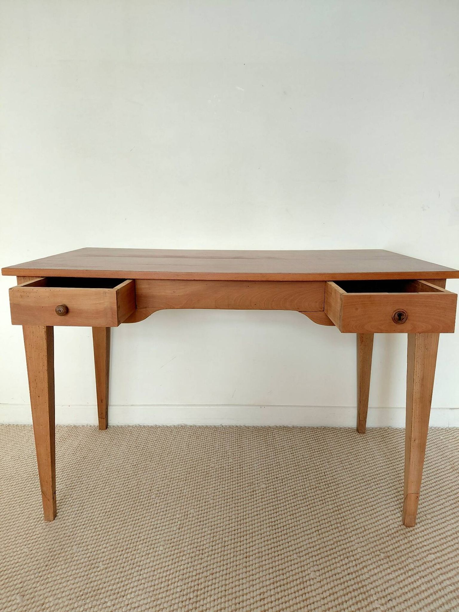Bureau ancien à double tiroir, pieds gainés, XIXème
