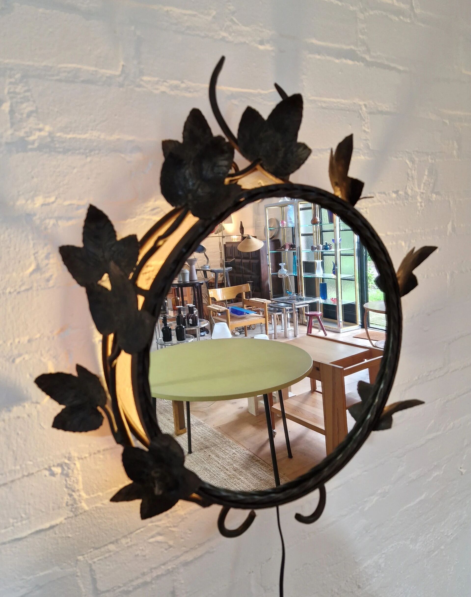 Miroir en fer forgé rétroéclairé en forme de feuille, France, années 1960