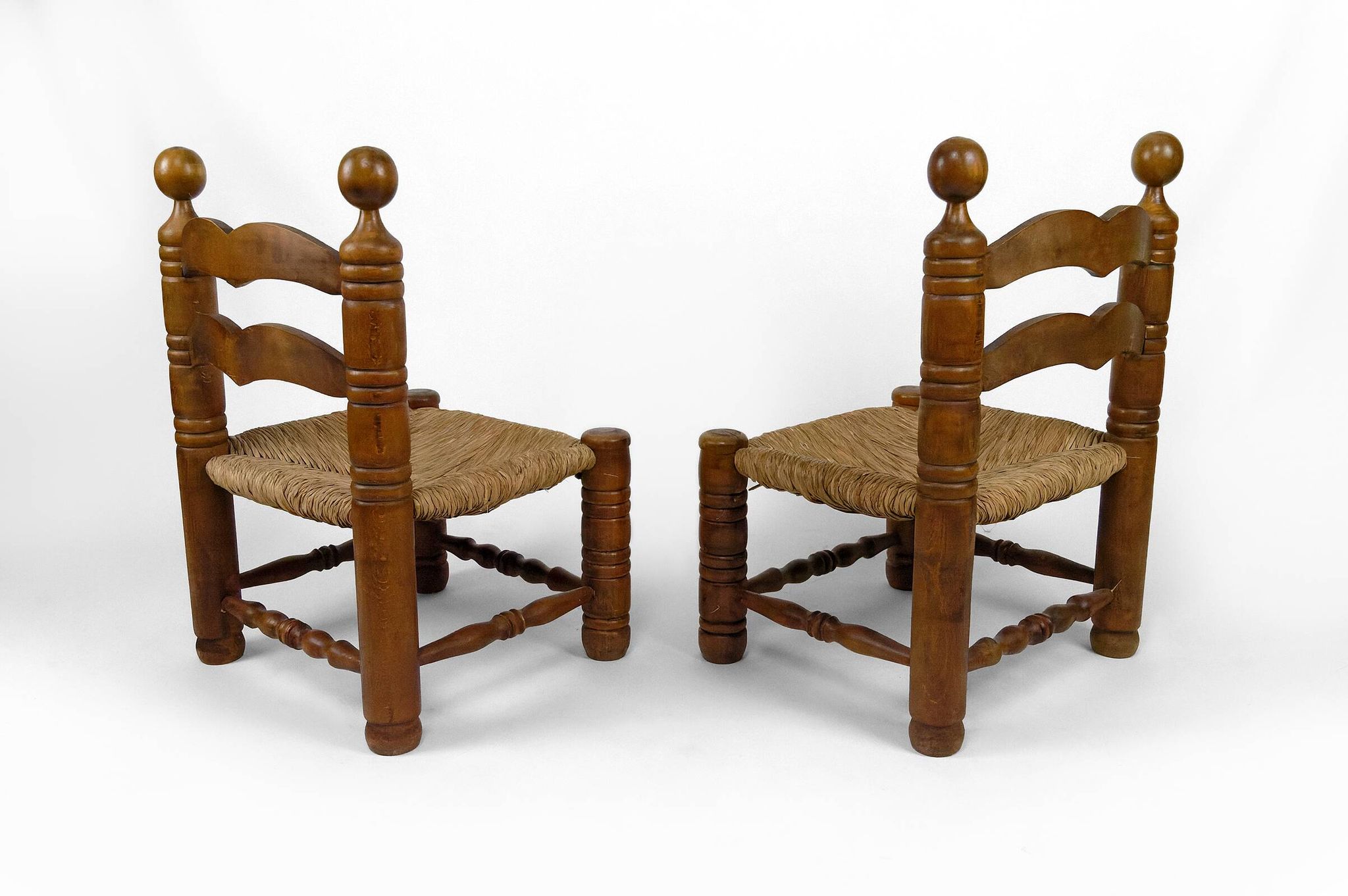 Paire de chaises basses paillées