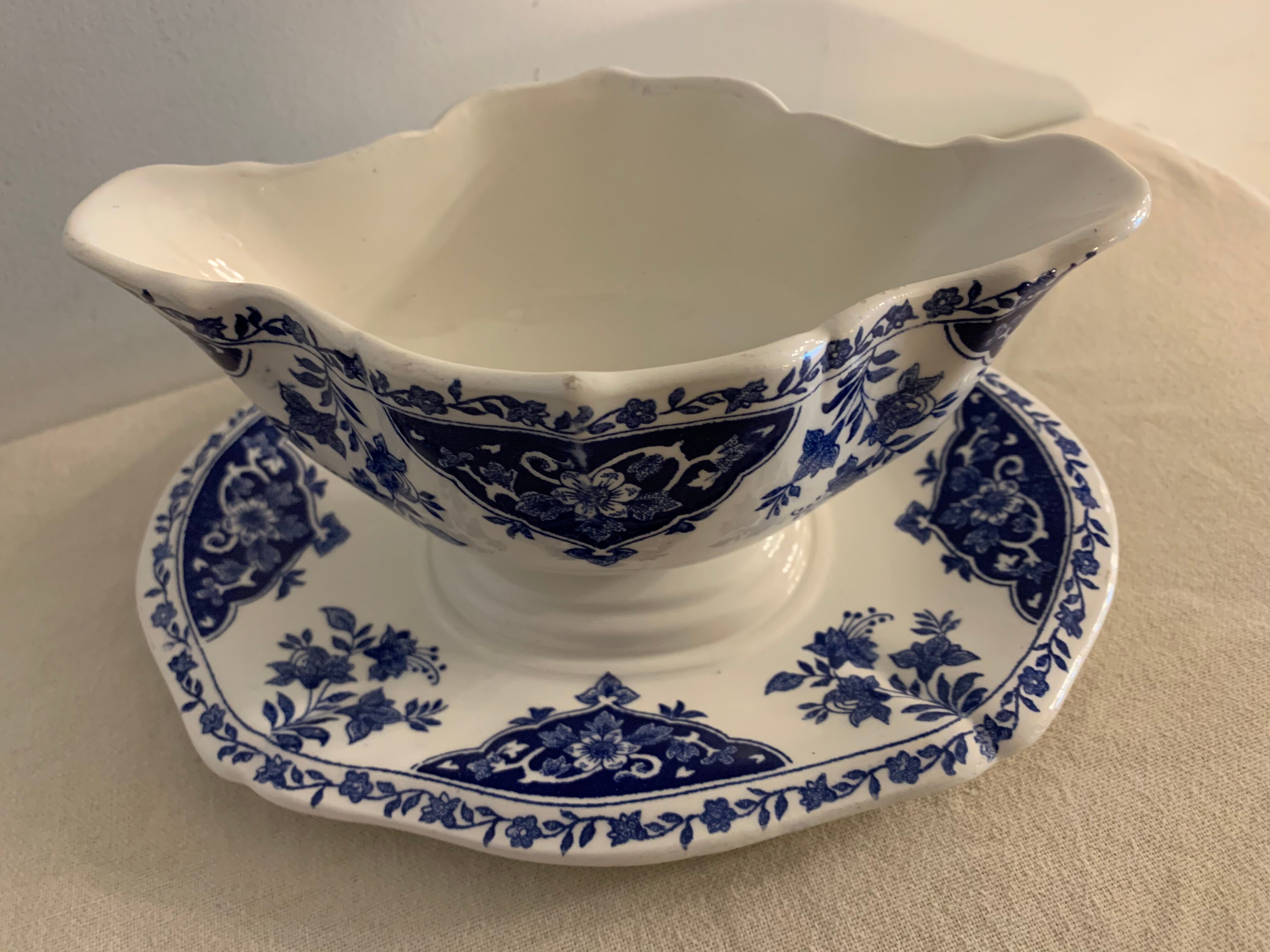 Saucière en faïence bleue et blanche Gien 1960