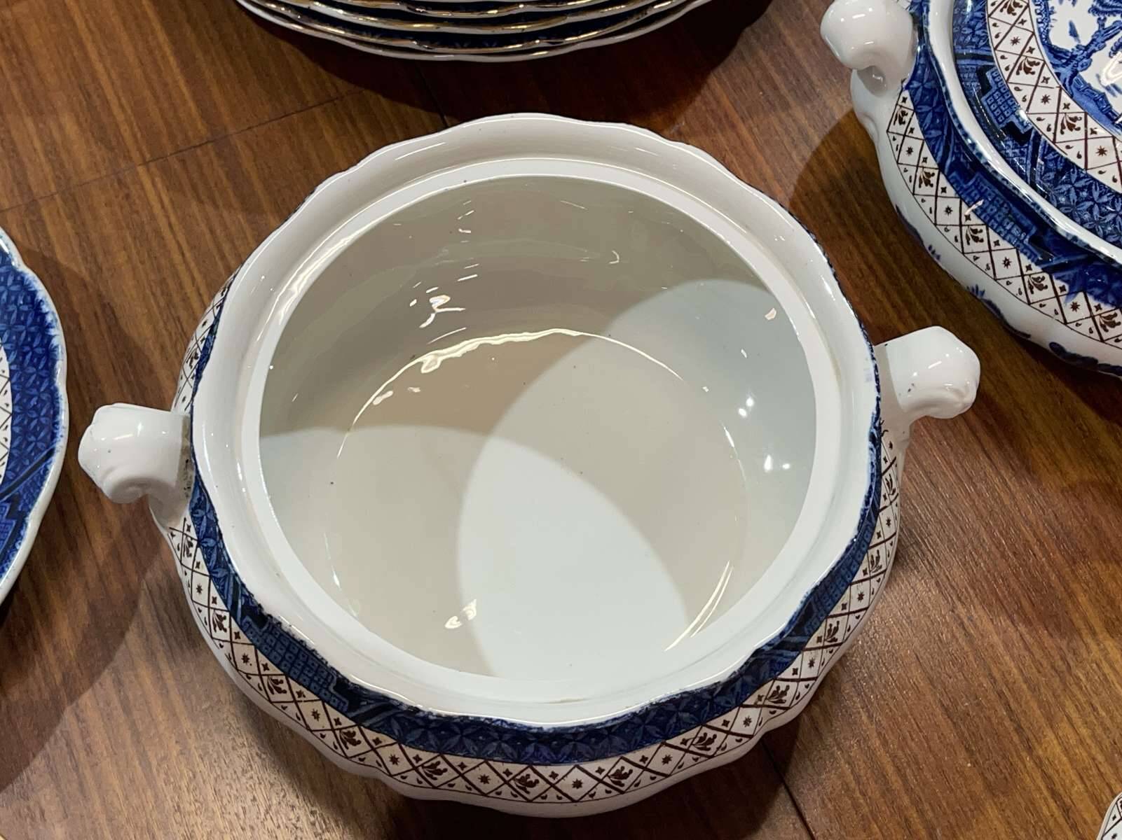 REAL OLD WILLOW English Porcelain Dinner Service - 27 pieces