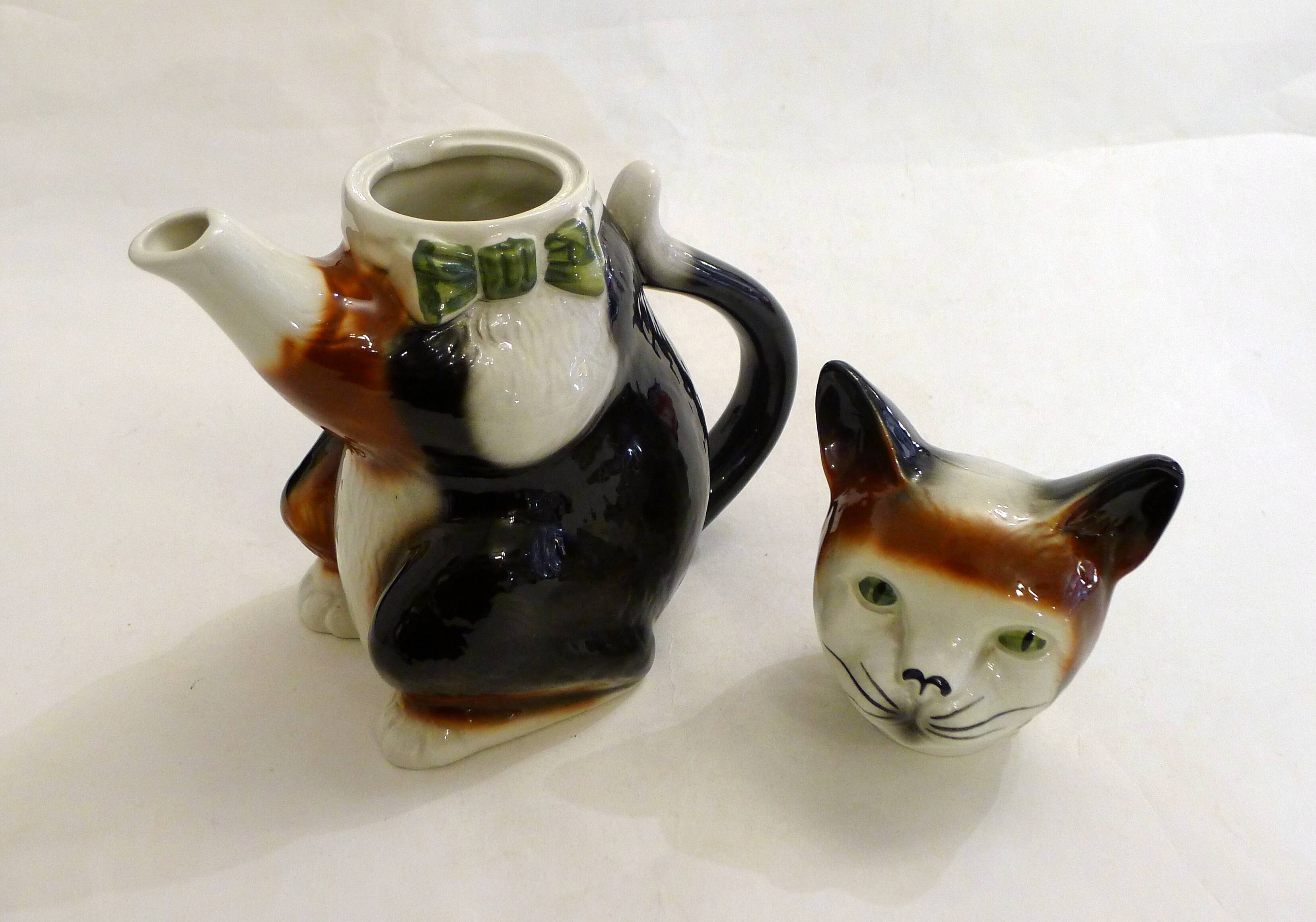 Large zoomorphic cat teapot, in vintage English earthenware.