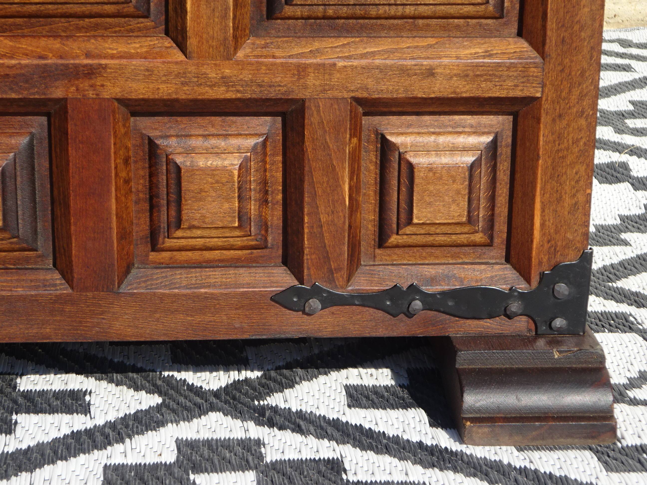 Tuscan chest in solid wood, Argudo Navarro, Spain