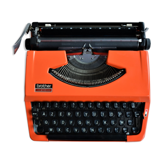 Machine à écrire orange Brother 210 - 1970