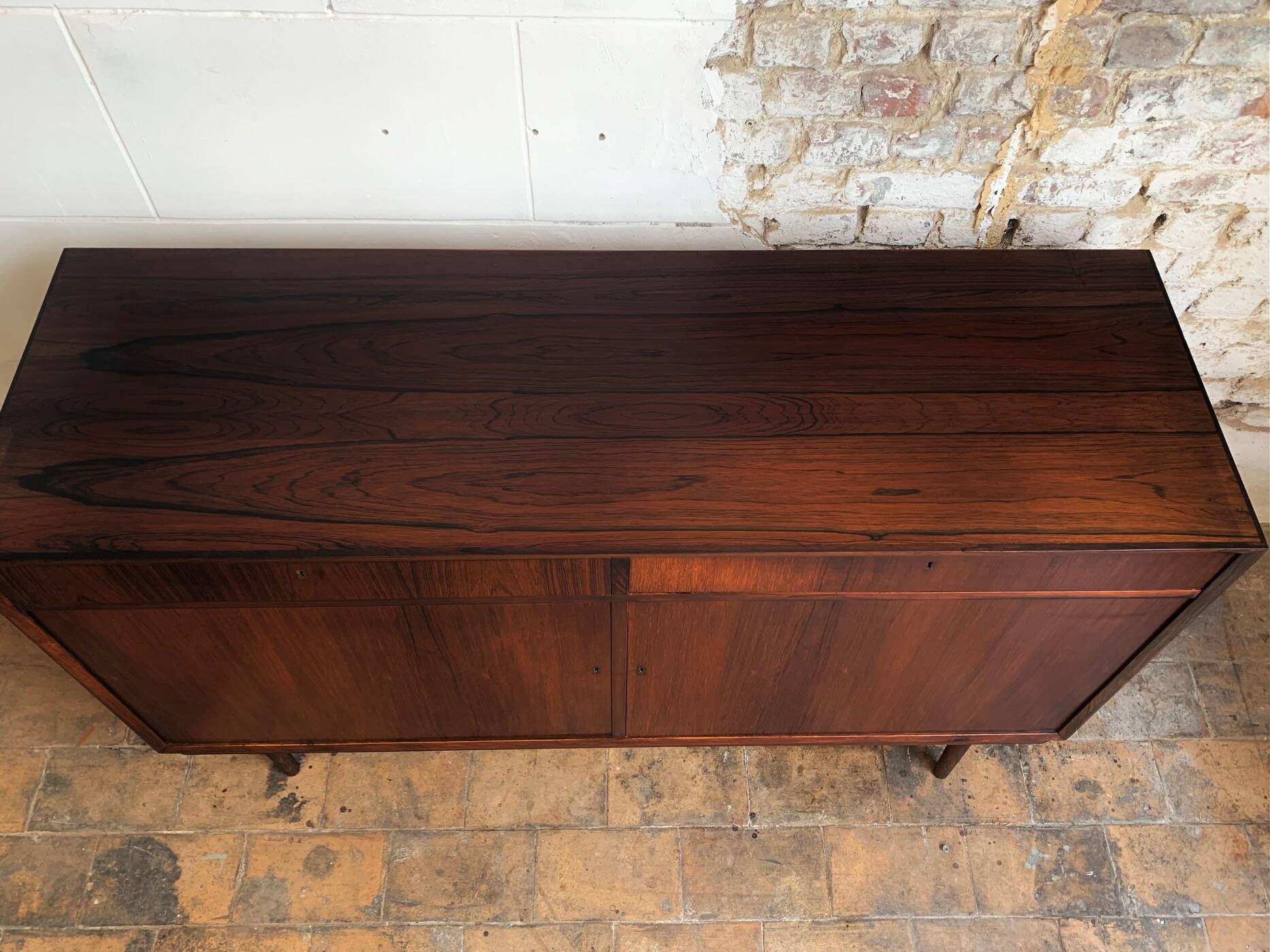 Buffet -Enfilade scandinave en palissandre des années 1960.