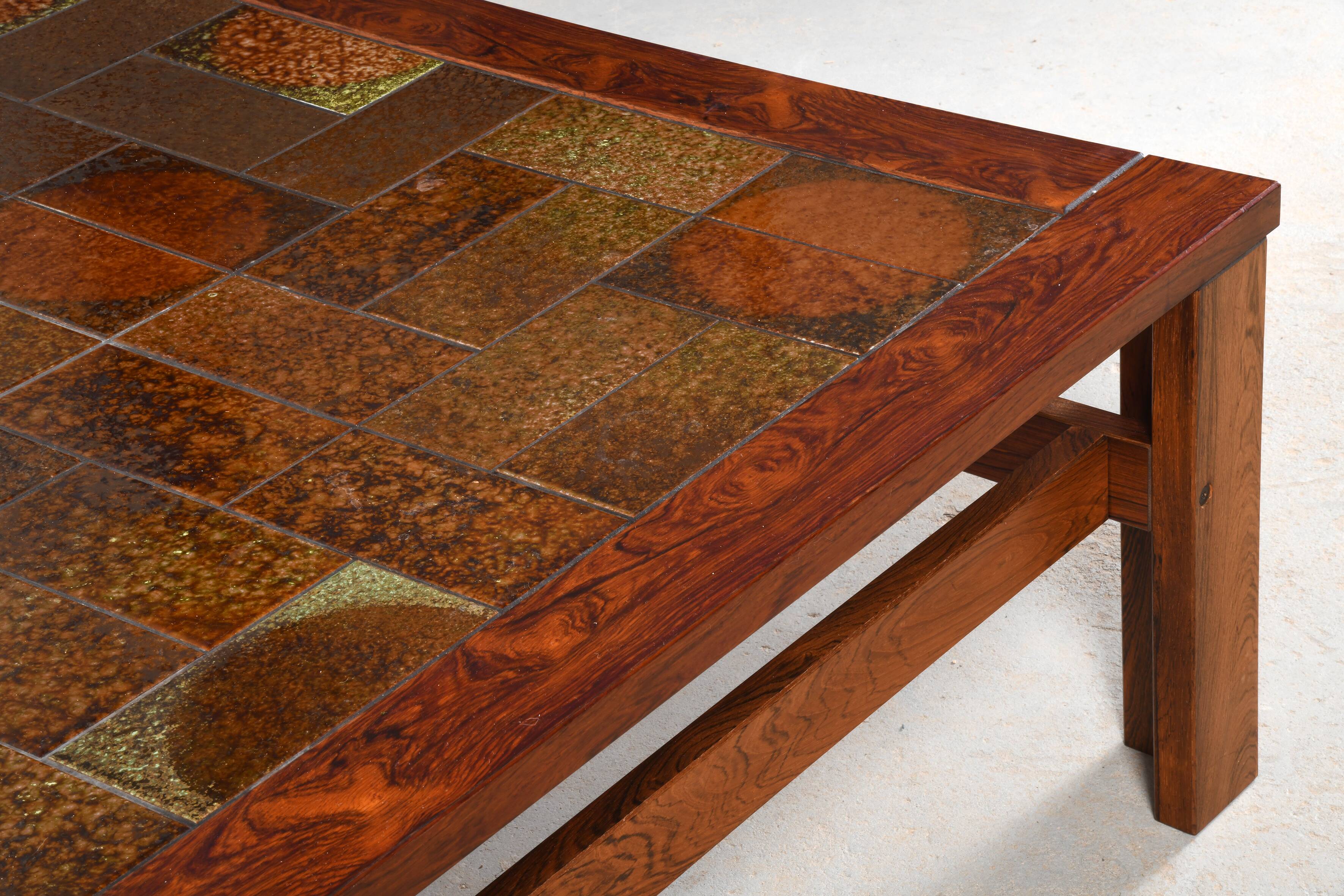 Scandinavian coffee table in rosewood and ceramic