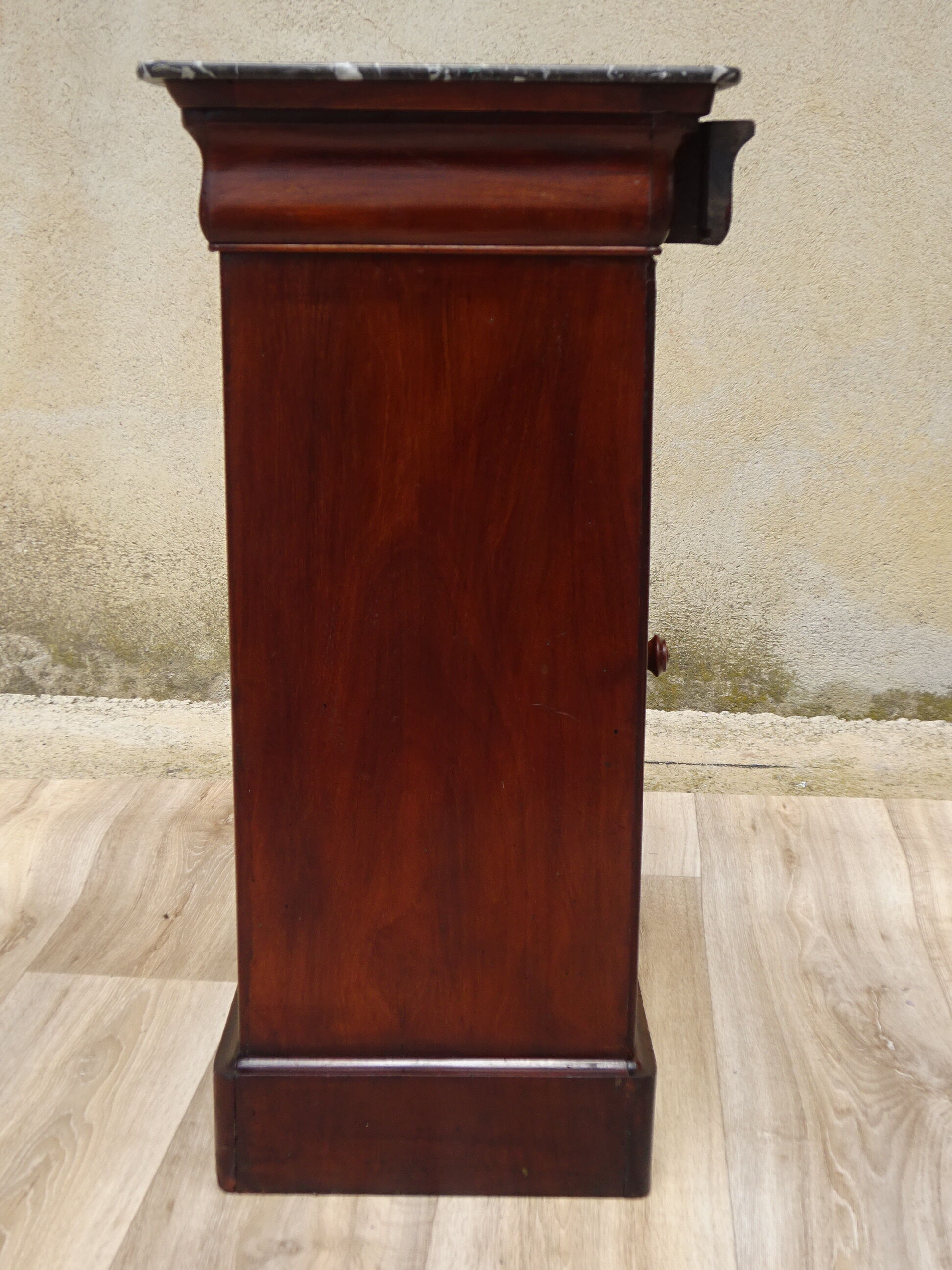 Louis-Philippe bedside in flamed mahogany