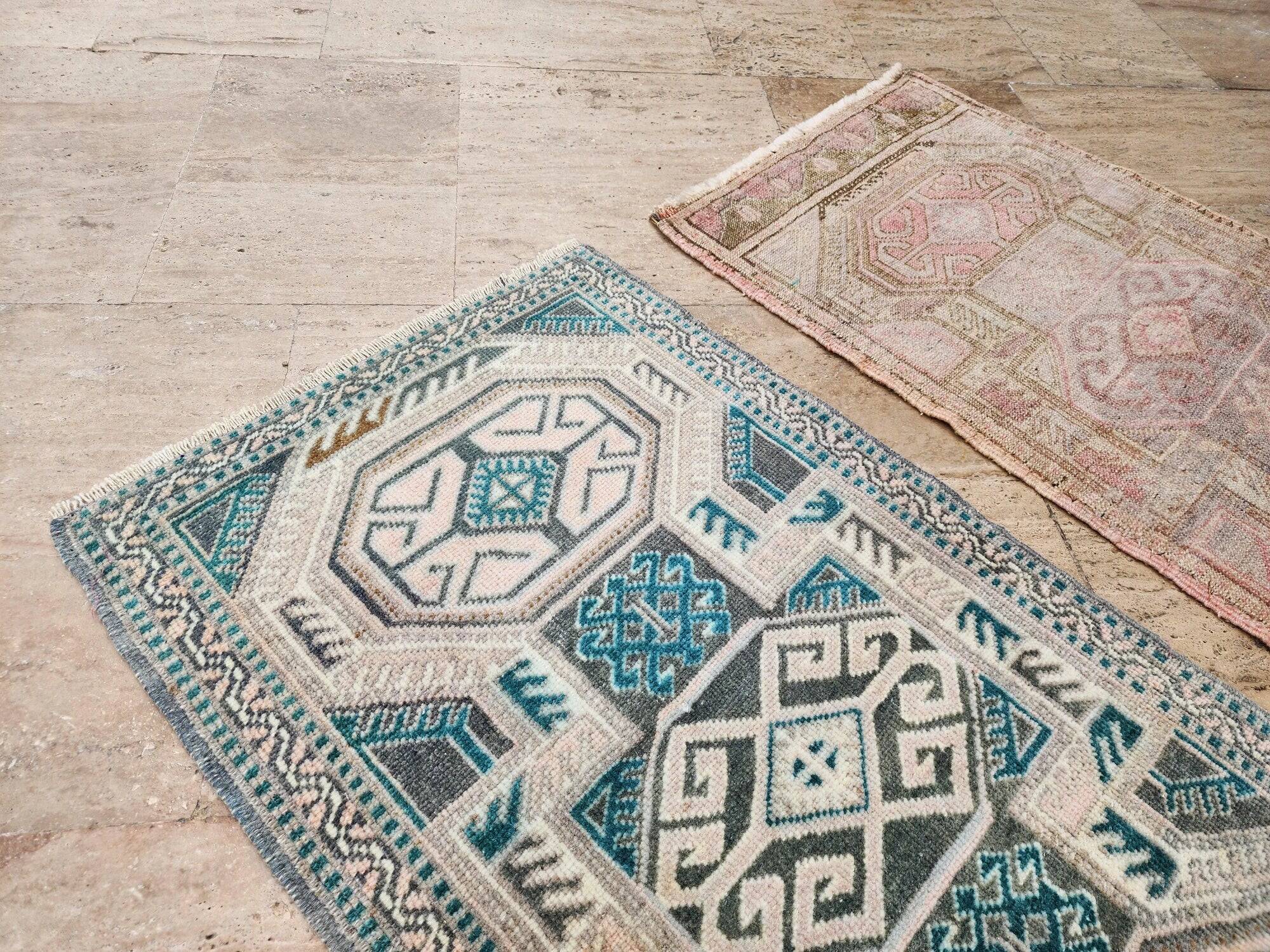 Vintage handmade Turkish rug 55x92 cm